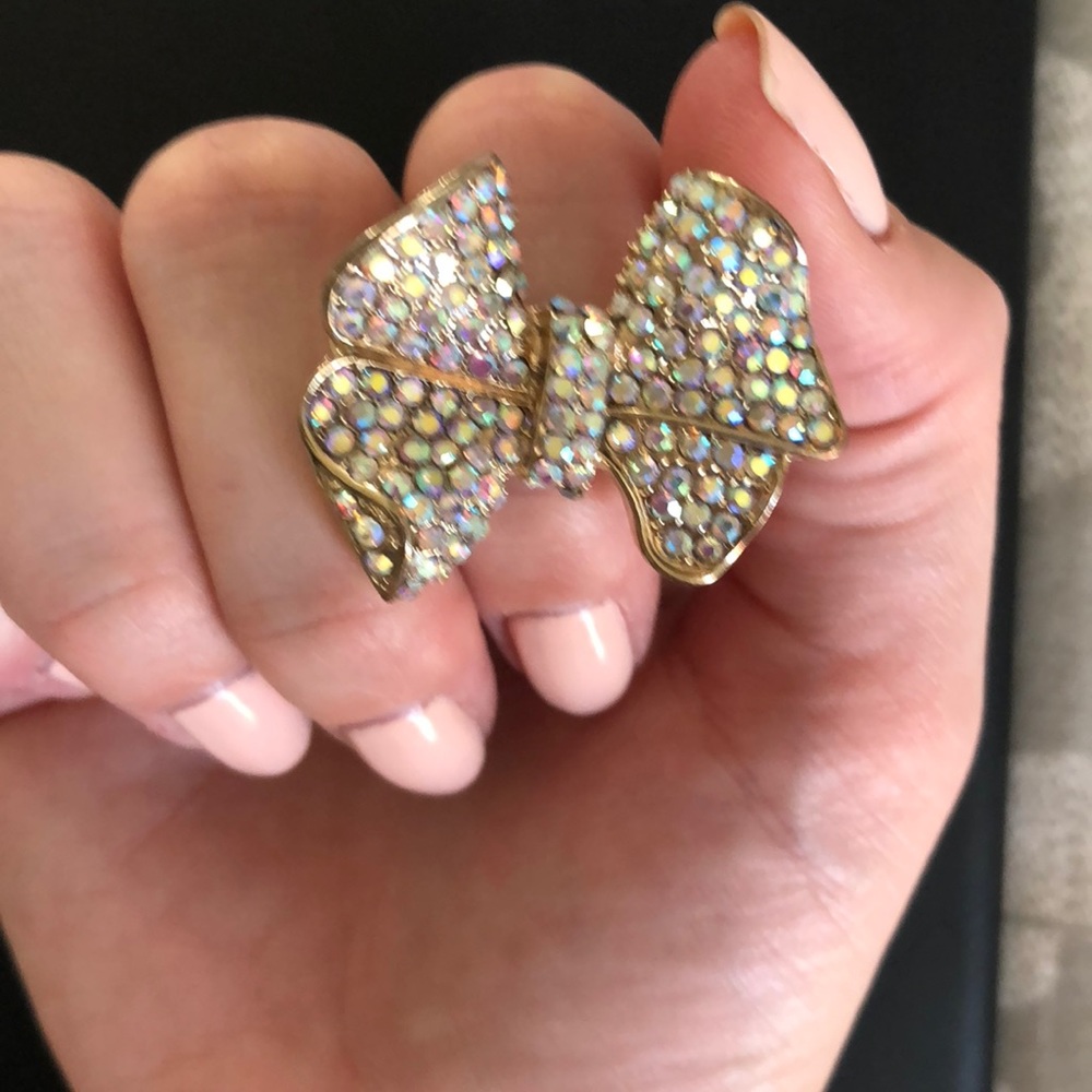 Crystal bow ring